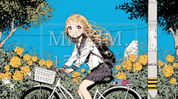 青空の下、自転車に乗る若い女性