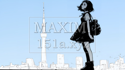 若い女性が佇む都市の街角（シンプルな色使い）｜1702904-10084