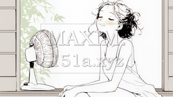 暑い夏の昼下がり、扇風機にあたって涼んでいる若い女性（シンプルな色使い） | 1785811-10718