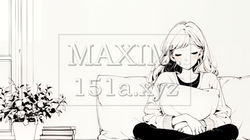 ソファでクッションを抱えてくつろぐ若い女性（シンプルな色使い） | 1935541-16789
