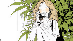 嬉しそうな表情でスマホを使っている女性（シンプルな色使い） | 2018354-11466
