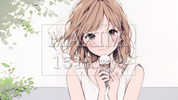 夏空の下でソフトクリーム（コーンに乗ったアイスクリーム）をたべる若い女性（シンプルな色使い）｜2695744-11372