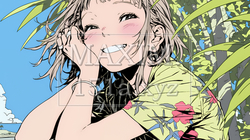 沖縄のかりゆしファッションを着て笑顔いっぱいの若い女性｜3316291-4375