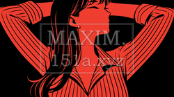 パジャマ姿の女性が体を伸ばしている