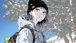 雪の積もる田舎道を歩いている若い女性
