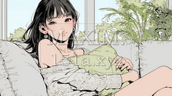 ソファでクッションを抱えてくつろぐ若い女性 | 3370327-16733
