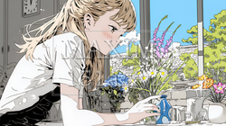 おもてなし（優しい心遣い）：来客のために花瓶に花を生ける若い女性 | 3373712-15345