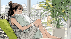 ソファでクッションを抱えてくつろぐ若い女性 | 3395809-16752