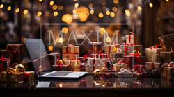 多くのクリスマスプレゼントとPCがある風景 | 3415044-1013