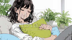 ソファでクッションを抱えてくつろぐ若い女性 | 3445332-16754