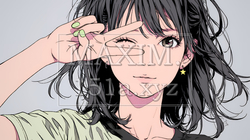 アイドルのように顔の横でピース＋ウィンクしている若い女性