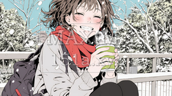 寒い冬、温かい飲み物を手にして、ふっと幸せそうに微笑む若い女性 | 3857365-15298