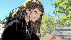 嬉しそうな表情でスマホを使っている女性 | 3889627-11477