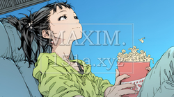 映画や演劇を鑑賞している若い女性 | 4213748-16134
