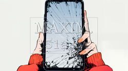画面が激しく割れているスマートフォンを手にしているいる若い女性 | 4282358-8479