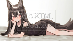 キツネ娘：キツネのコスプレをした若い女性