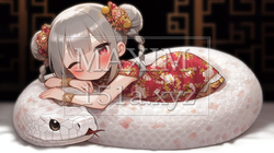 白蛇に守られている少女