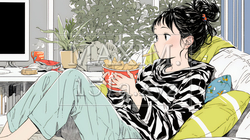 ポテトチップスをつまみながら、ひとりでビデオを観る若い女性 | 4719545-15889