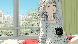 朝の目覚ましを止めて伸びをしている若い女性
