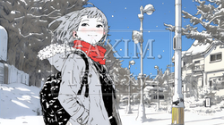 雪の積もる田舎道を歩いている若い女性 | 5168051-13090