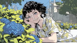 あじさいとカジュアルな服装の若い女性｜5237883-16240
