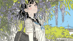 満開の藤の花の下を歩いている女子高生 | 5833572-7892