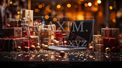 多くのクリスマスプレゼントとPCがある風景