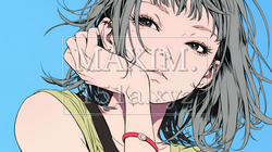 悪巧みをしている女性