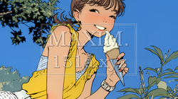 夏空の下でソフトクリーム（コーンに乗ったアイスクリーム）をたべる若い女性｜871846-9948