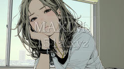 眉をひそめている女性：少し首を傾げて机に座っている