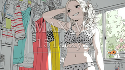 着替え中の若い女性