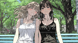 キャミソール姿の若い女性