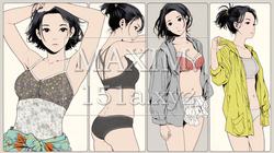 着替え中の若い女性