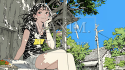風鈴の音色を聞いている若い女性 | 7315914-10757
