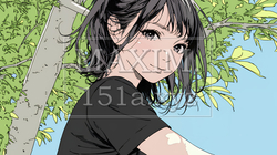 木陰で涼んでいる若い女性