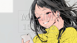 楽しそうにスマホ画面を眺めている若い女性 | 7653053-14977