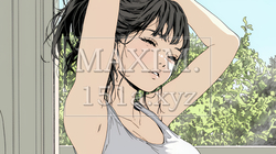朝の目覚ましを止めて伸びをしている若い女性 | 8523404-15505