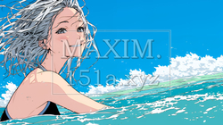 海で泳いでいる若い女性｜9296030-14606