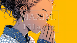 手を合わせてお祈りをしている若い女性｜9624299-12746
