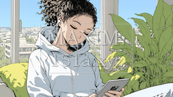 楽しそうにスマホ画面を眺めている若い女性｜9702349-16050