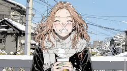 寒い冬、温かい飲み物を手にして、ふっと幸せそうに微笑む若い女性｜9737774-14208