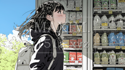 スーパーマーケットで買い物をしている若い女性