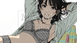 下着姿でくつろいでいる若い女性 | 983064-12684