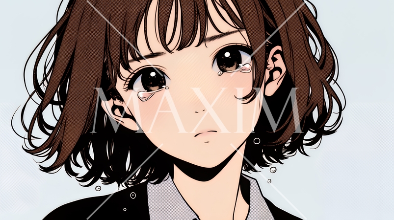 涙ぐむ制服姿の女子高生