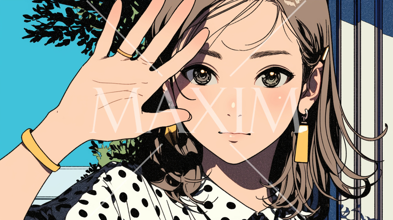 手を振って挨拶している若い女性