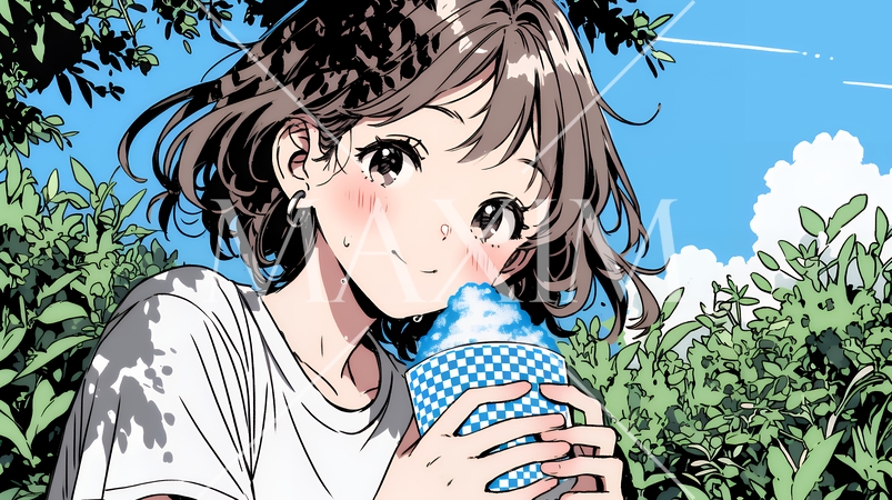 夏空の下でかき氷をたべる若い女性