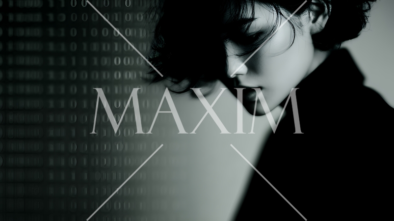 デジタルデータと日本人ビジネスウーマン｜AI・IT時代のテクノロジーイメージ（バイナリーコード）