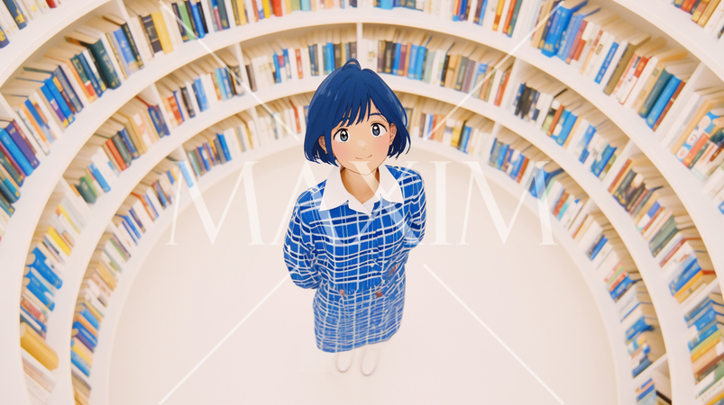 図書館：本に囲まれた若い女性