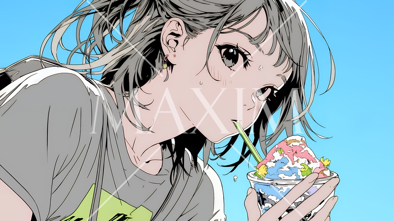 夏空の下でかき氷をたべる若い女性