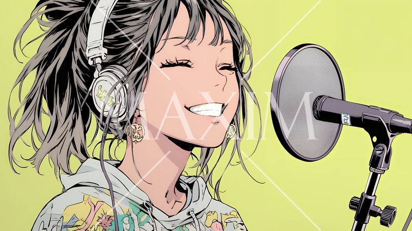 ステージでマイクを握り、情熱的に歌い上げる女性